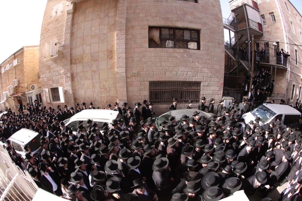 הלווית ההמונים: הרבנית הצדקנית מגור ע"ה הובאה למנוחות