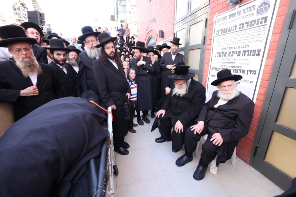 הלווית ההמונים: הרבנית הצדקנית מגור ע"ה הובאה למנוחות