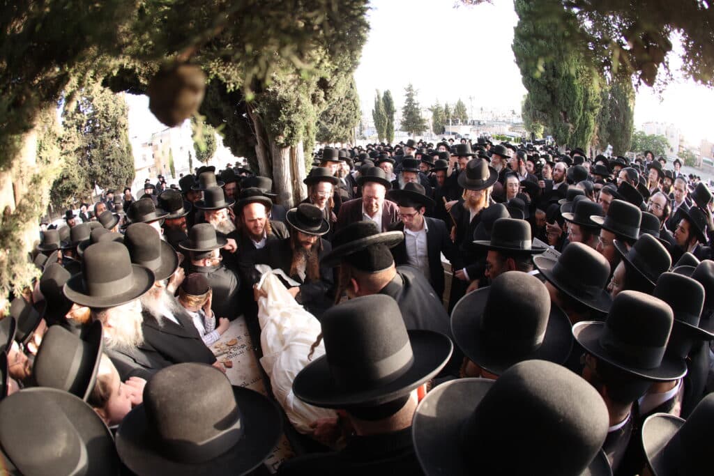 הלווית ההמונים: הרבנית הצדקנית מגור ע"ה הובאה למנוחות