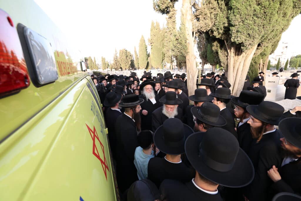 הלווית ההמונים: הרבנית הצדקנית מגור ע"ה הובאה למנוחות