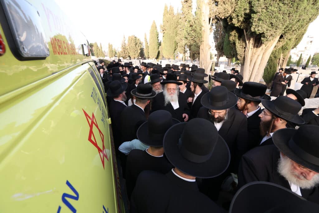 הלווית ההמונים: הרבנית הצדקנית מגור ע"ה הובאה למנוחות