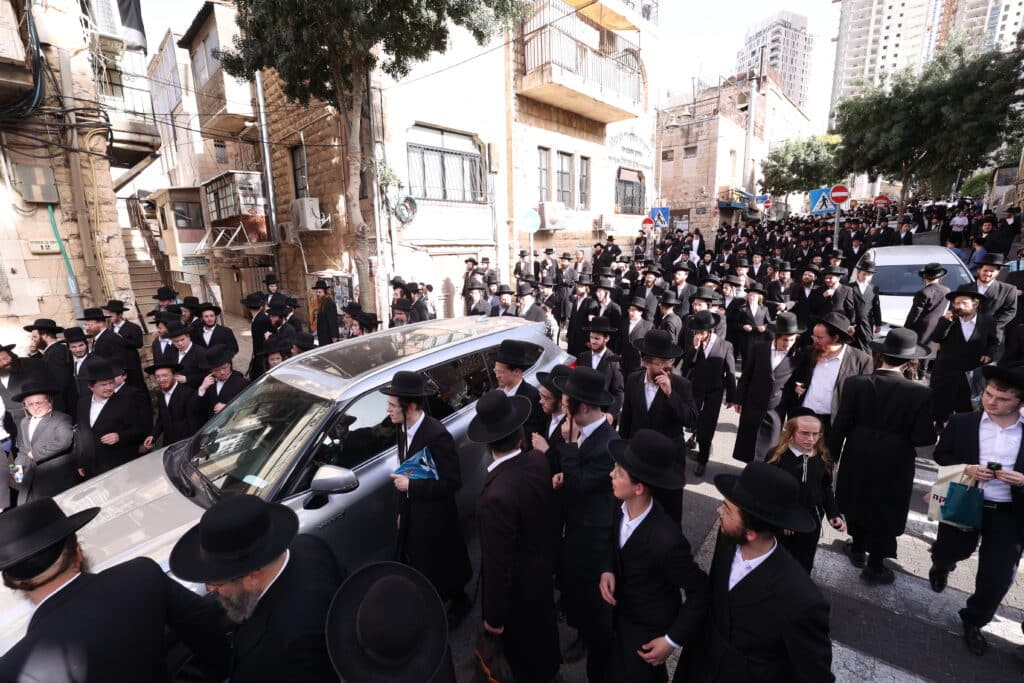 הלווית ההמונים: הרבנית הצדקנית מגור ע"ה הובאה למנוחות