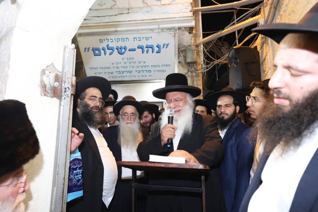 גלריה: אלפים ליוו את זקן המקובלים רבי שלום שמואלי זצ"ל