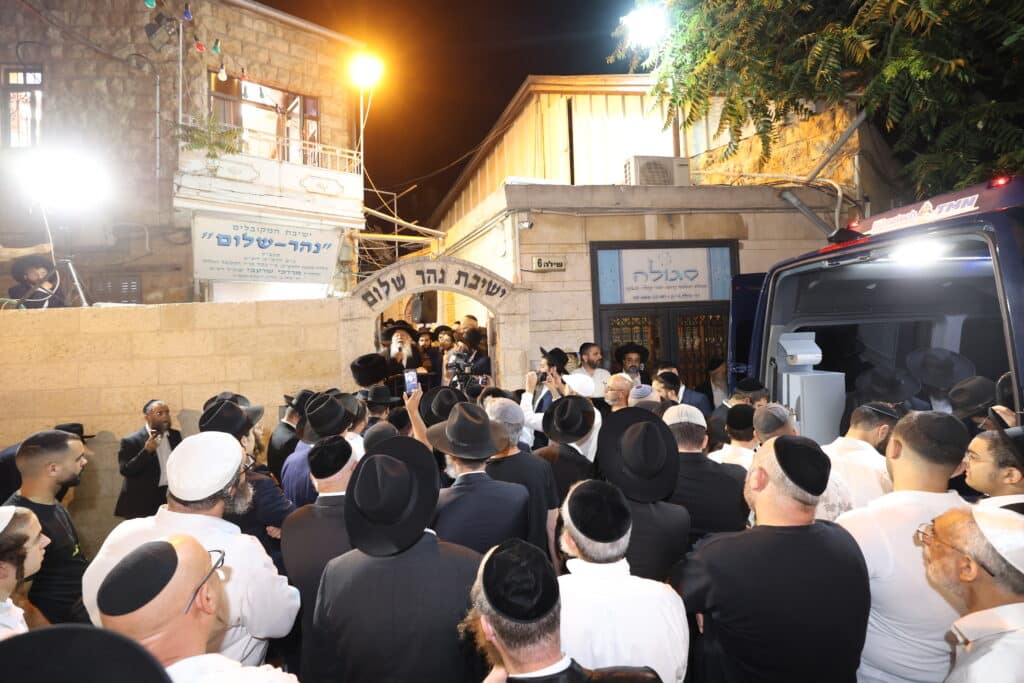 גלריה: אלפים ליוו את זקן המקובלים רבי שלום שמואלי זצ"ל