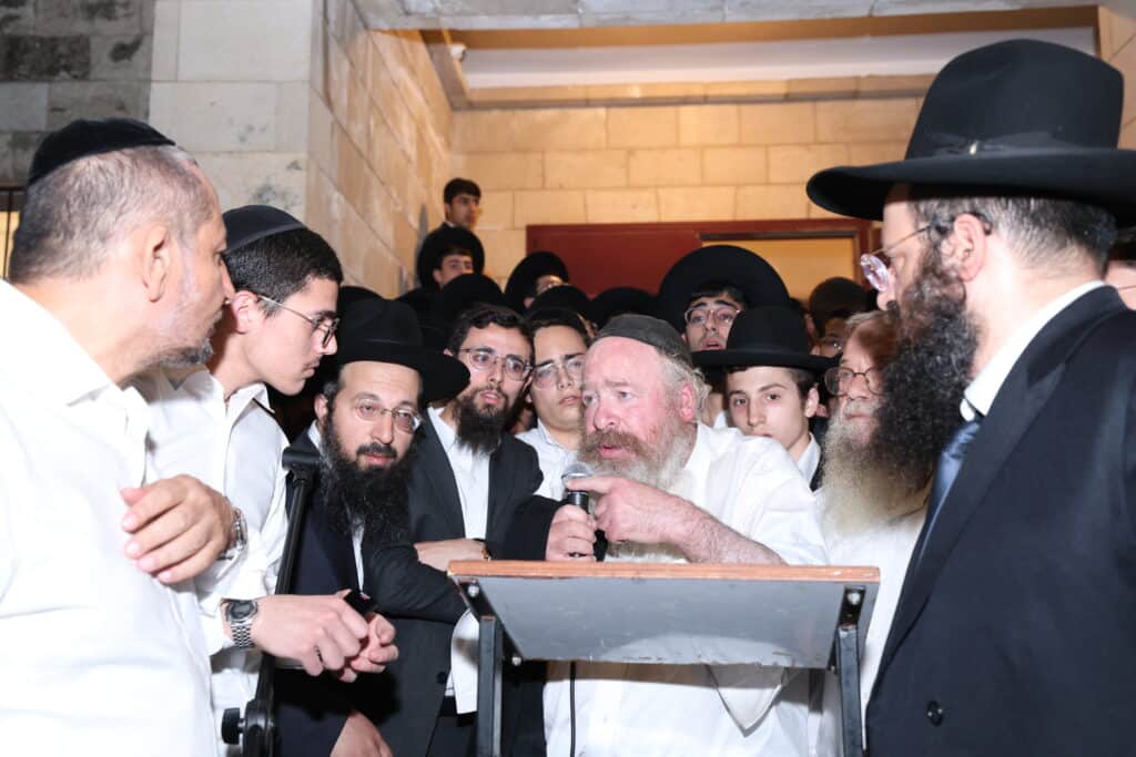 גלריה: אלפים ליוו את זקן המקובלים רבי שלום שמואלי זצ"ל