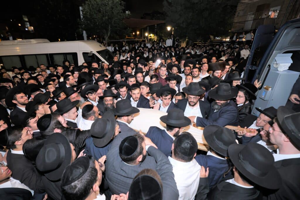 גלריה: אלפים ליוו את זקן המקובלים רבי שלום שמואלי זצ"ל