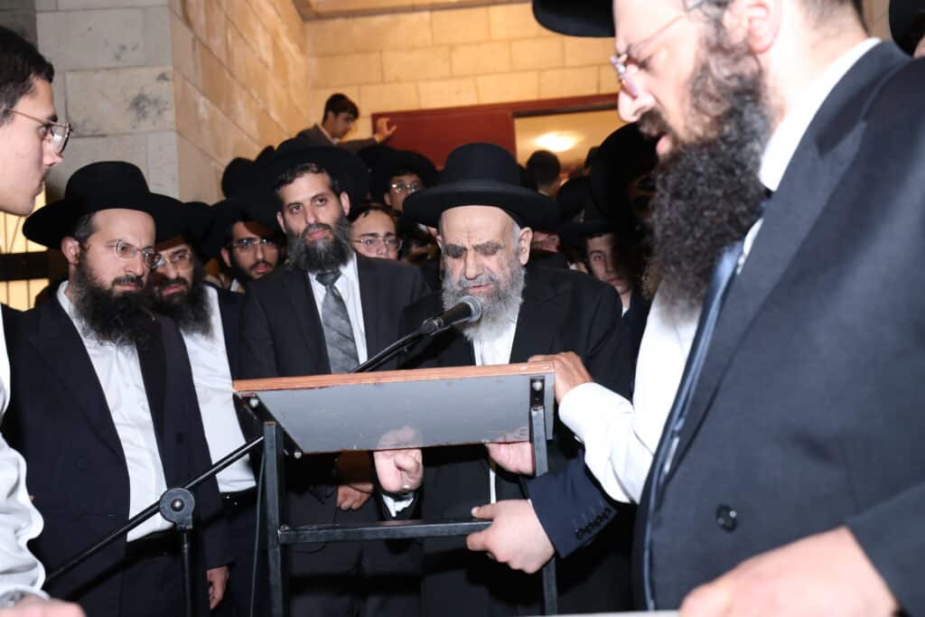 גלריה: אלפים ליוו את זקן המקובלים רבי שלום שמואלי זצ"ל