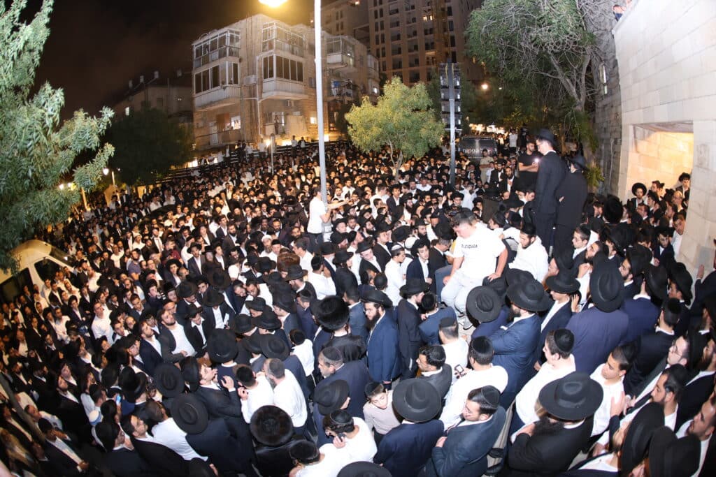 גלריה: אלפים ליוו את זקן המקובלים רבי שלום שמואלי זצ"ל