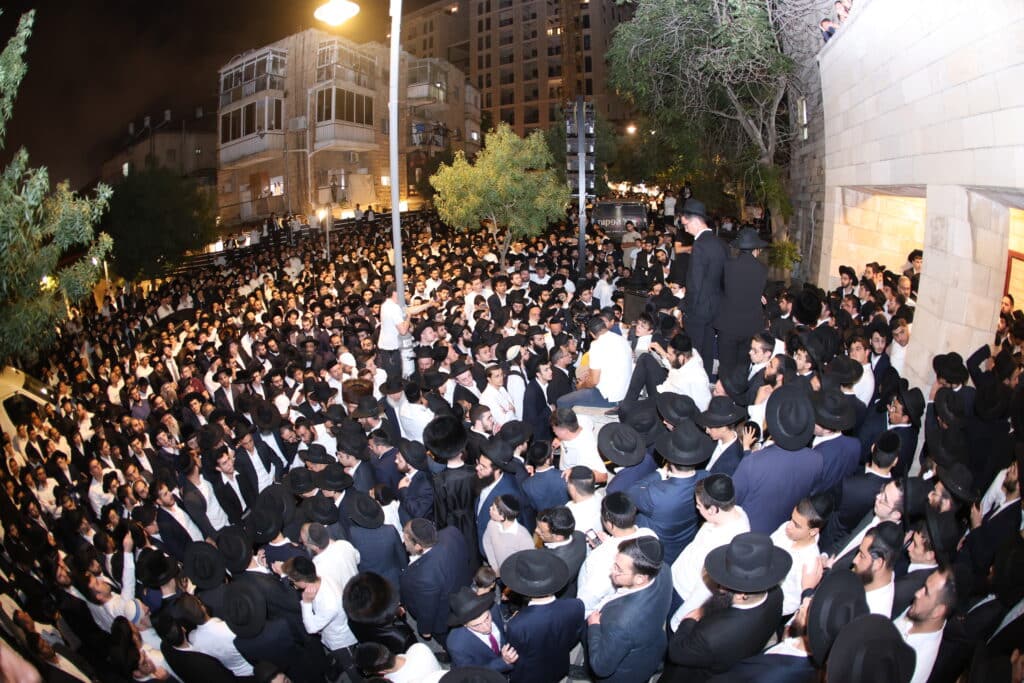 גלריה: אלפים ליוו את זקן המקובלים רבי שלום שמואלי זצ"ל