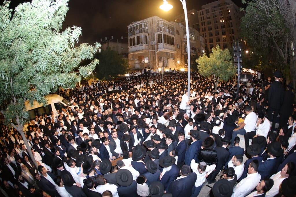 גלריה: אלפים ליוו את זקן המקובלים רבי שלום שמואלי זצ"ל