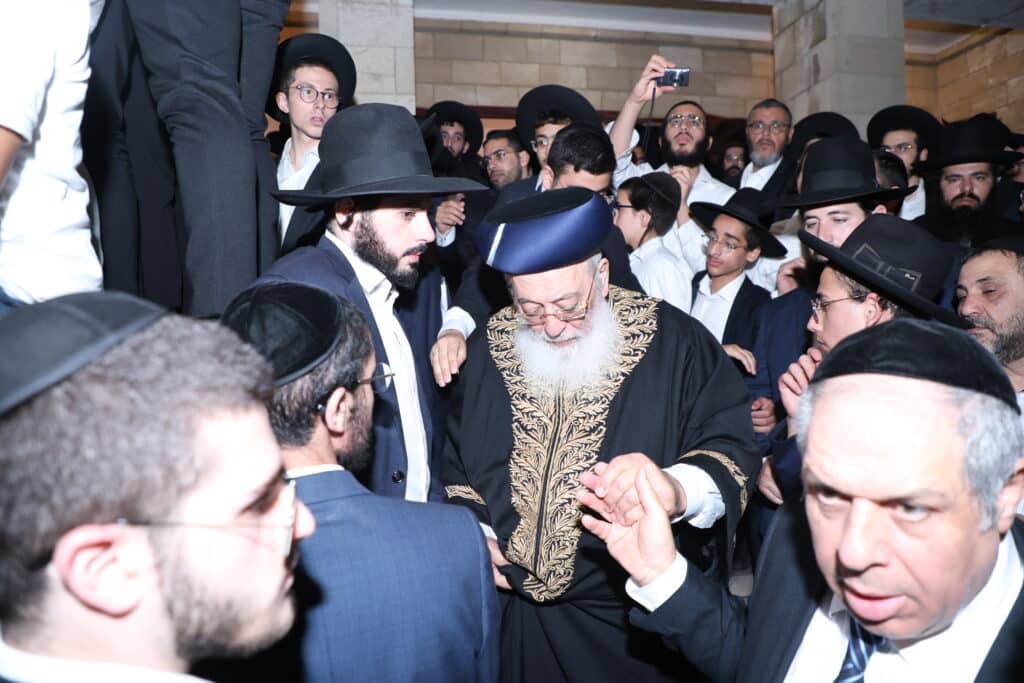 גלריה: אלפים ליוו את זקן המקובלים רבי שלום שמואלי זצ"ל