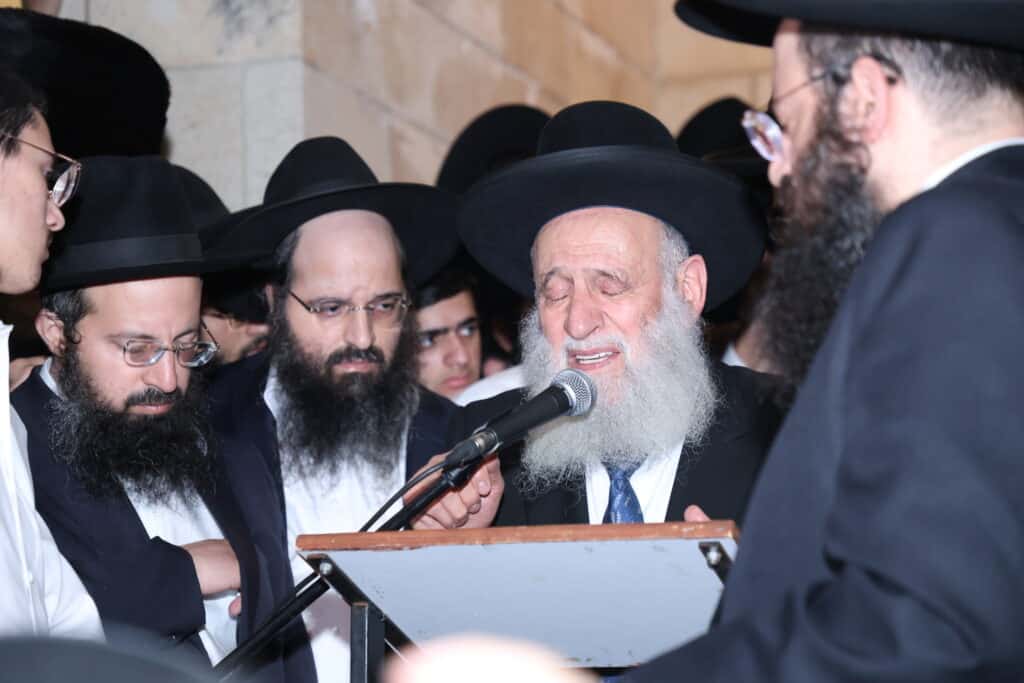 גלריה: אלפים ליוו את זקן המקובלים רבי שלום שמואלי זצ"ל