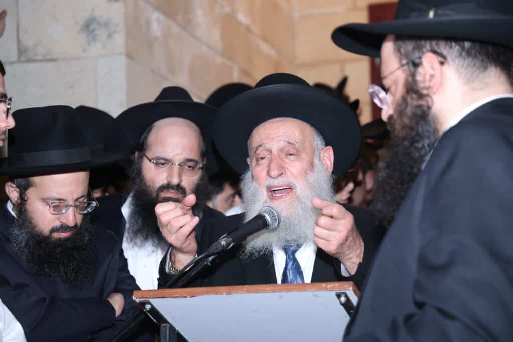 גלריה: אלפים ליוו את זקן המקובלים רבי שלום שמואלי זצ"ל