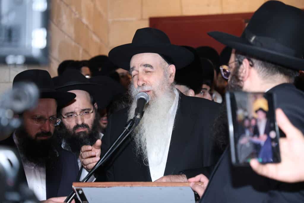 גלריה: אלפים ליוו את זקן המקובלים רבי שלום שמואלי זצ"ל