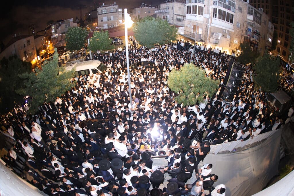 גלריה: אלפים ליוו את זקן המקובלים רבי שלום שמואלי זצ"ל