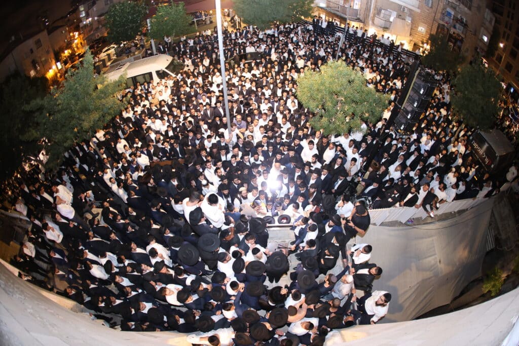 גלריה: אלפים ליוו את זקן המקובלים רבי שלום שמואלי זצ"ל