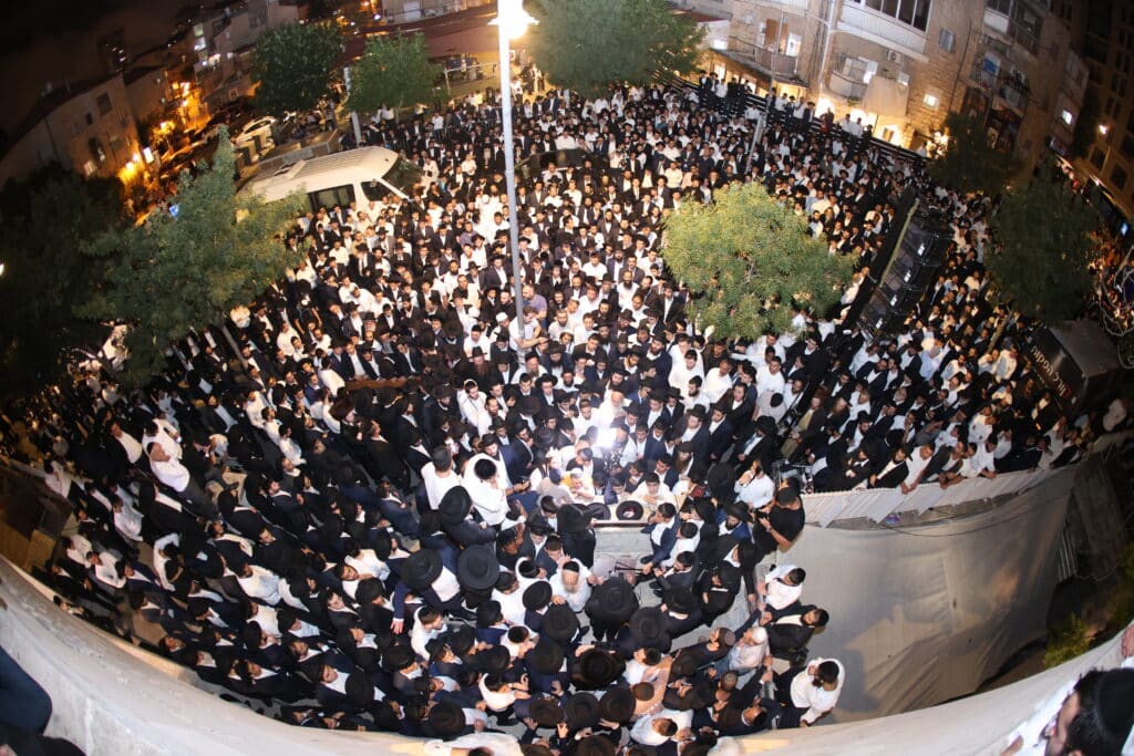 גלריה: אלפים ליוו את זקן המקובלים רבי שלום שמואלי זצ"ל