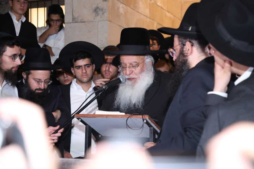 גלריה: אלפים ליוו את זקן המקובלים רבי שלום שמואלי זצ"ל