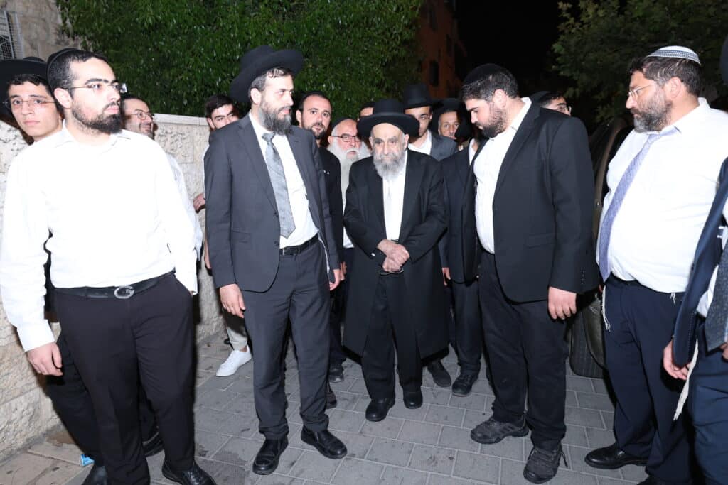 גלריה: אלפים ליוו את זקן המקובלים רבי שלום שמואלי זצ"ל