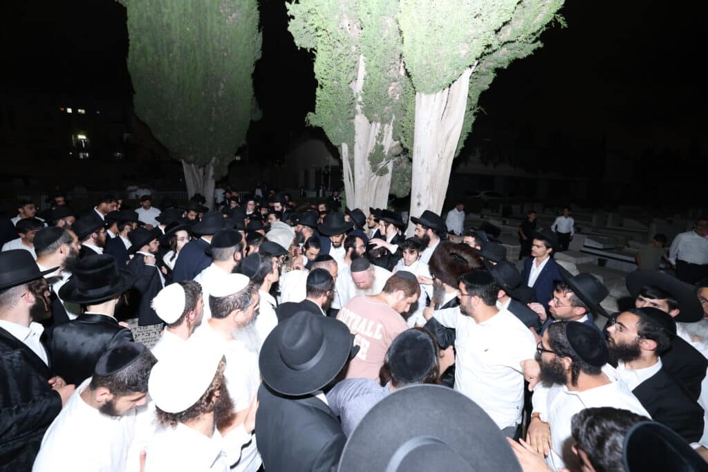 גלריה: אלפים ליוו את זקן המקובלים רבי שלום שמואלי זצ"ל