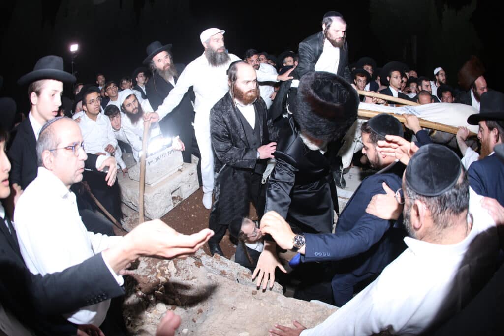 גלריה: אלפים ליוו את זקן המקובלים רבי שלום שמואלי זצ"ל