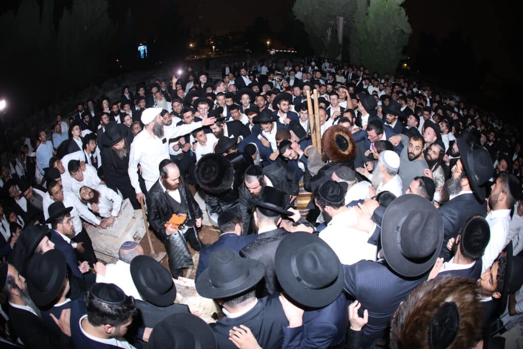 גלריה: אלפים ליוו את זקן המקובלים רבי שלום שמואלי זצ"ל