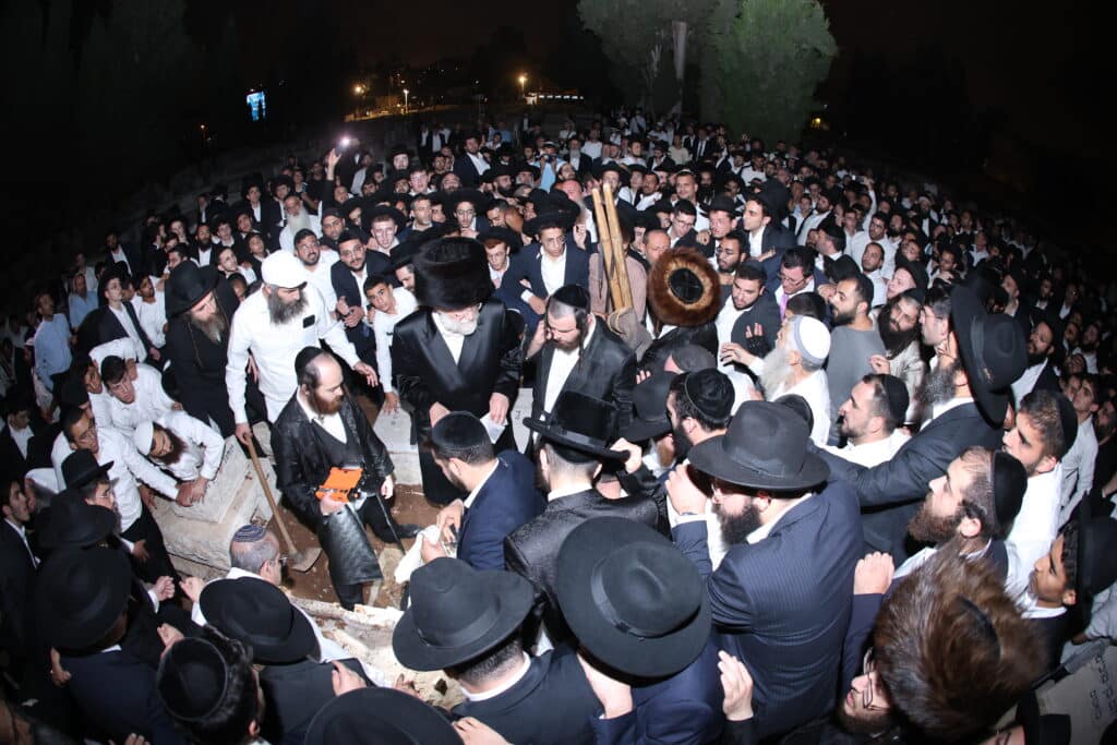 גלריה: אלפים ליוו את זקן המקובלים רבי שלום שמואלי זצ"ל