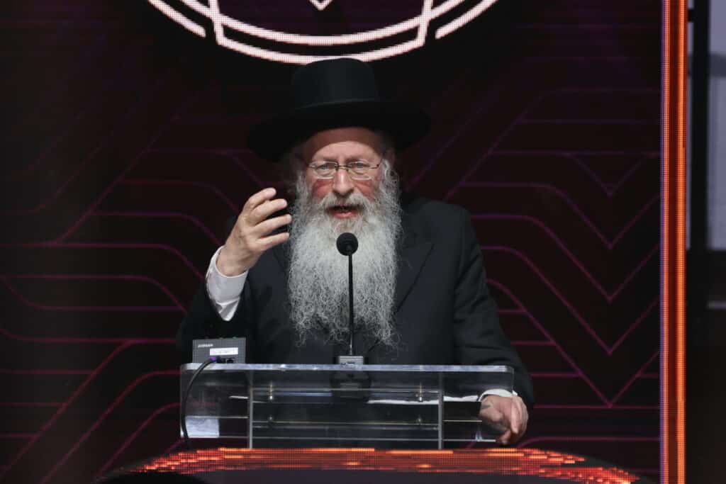 מרן הגרמ"ה הירש בנאום דרמטי: "השמאל לוחם נגד הדת" • צפו
