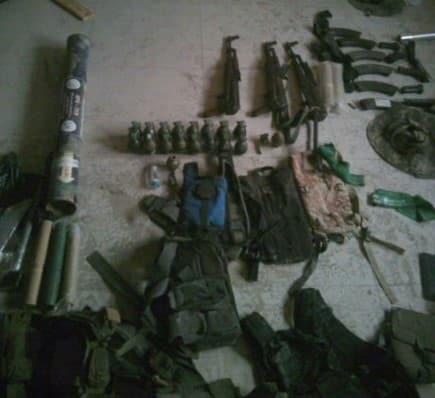 הלוחמים פשטו על מבנה צבאי ותפסו עשרות אמצעי לחימה