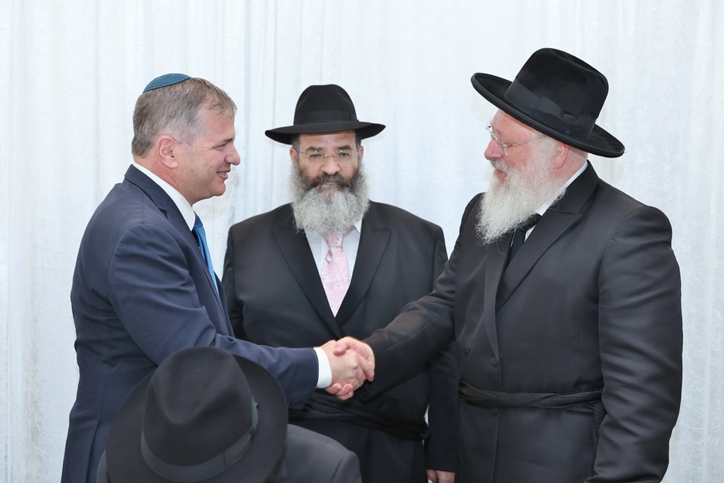 כולם התייצבו: שמחת נישואי בן הרב עם בת המנכ"ל