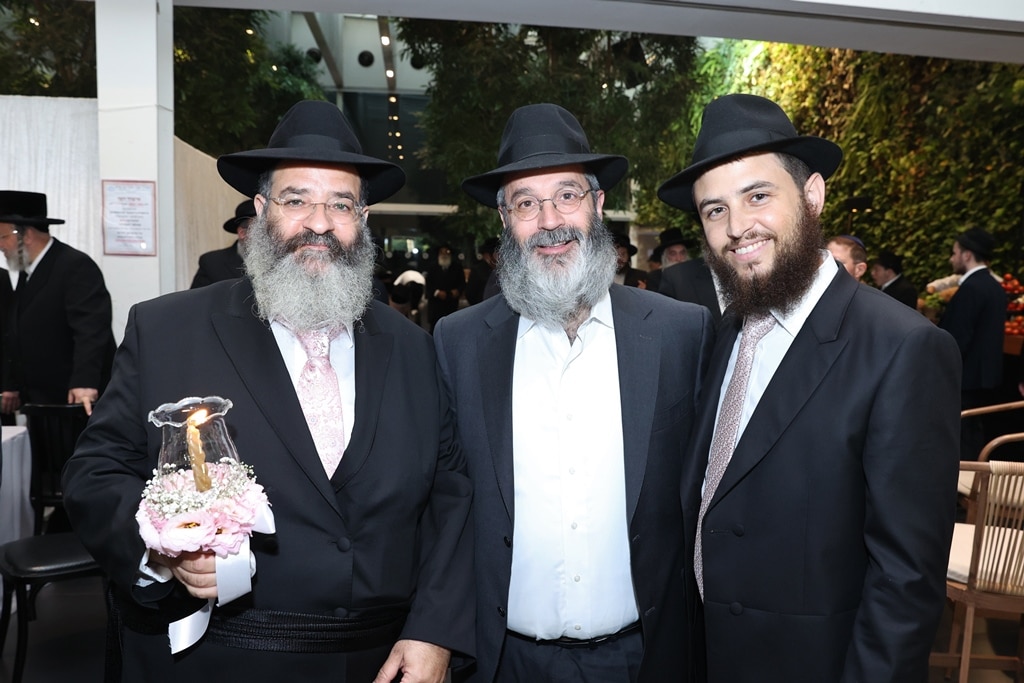 כולם התייצבו: שמחת נישואי בן הרב עם בת המנכ"ל