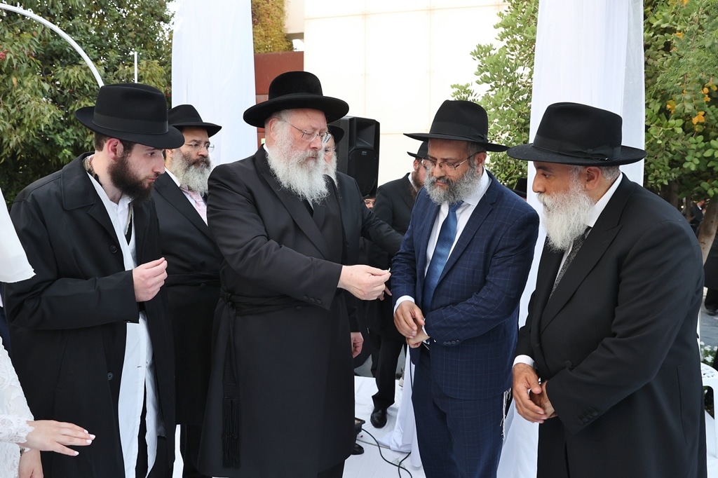 כולם התייצבו: שמחת נישואי בן הרב עם בת המנכ"ל