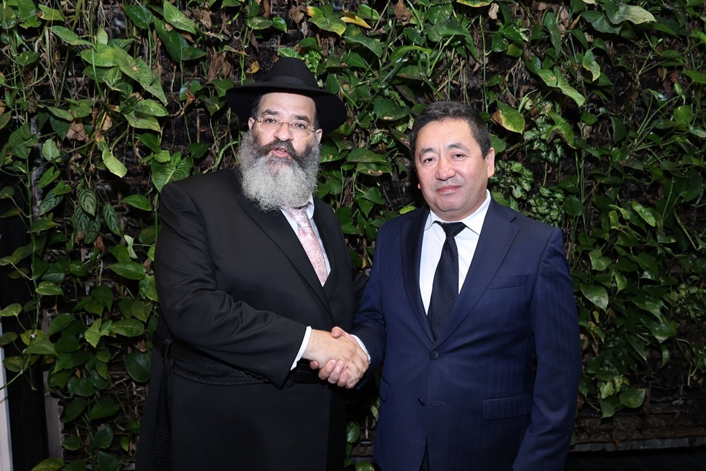 כולם התייצבו: שמחת נישואי בן הרב עם בת המנכ"ל