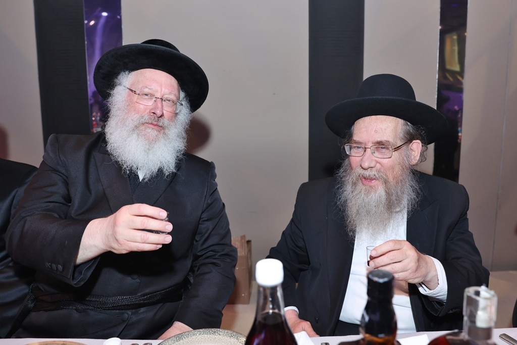 כולם התייצבו: שמחת נישואי בן הרב עם בת המנכ"ל