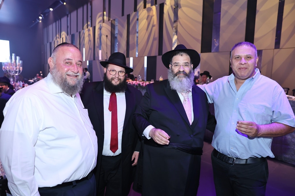 כולם התייצבו: שמחת נישואי בן הרב עם בת המנכ"ל
