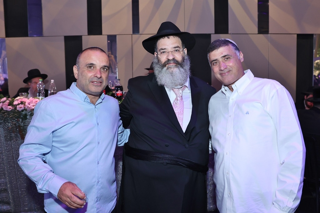 כולם התייצבו: שמחת נישואי בן הרב עם בת המנכ"ל