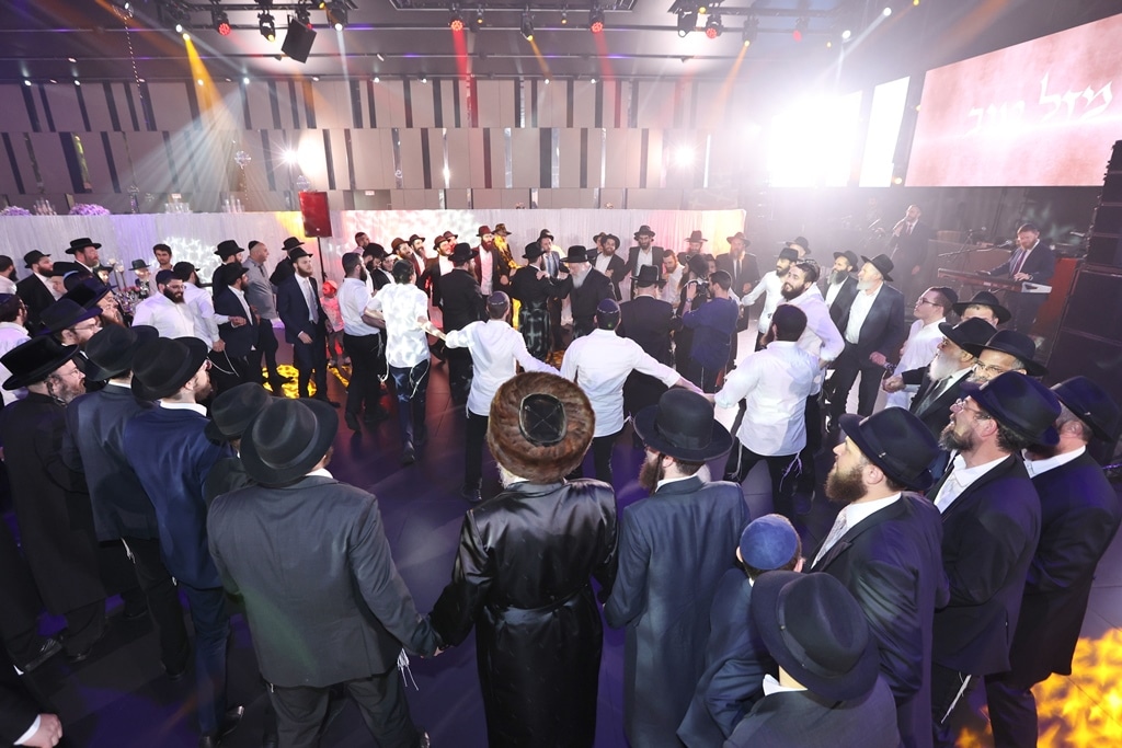 כולם התייצבו: שמחת נישואי בן הרב עם בת המנכ"ל