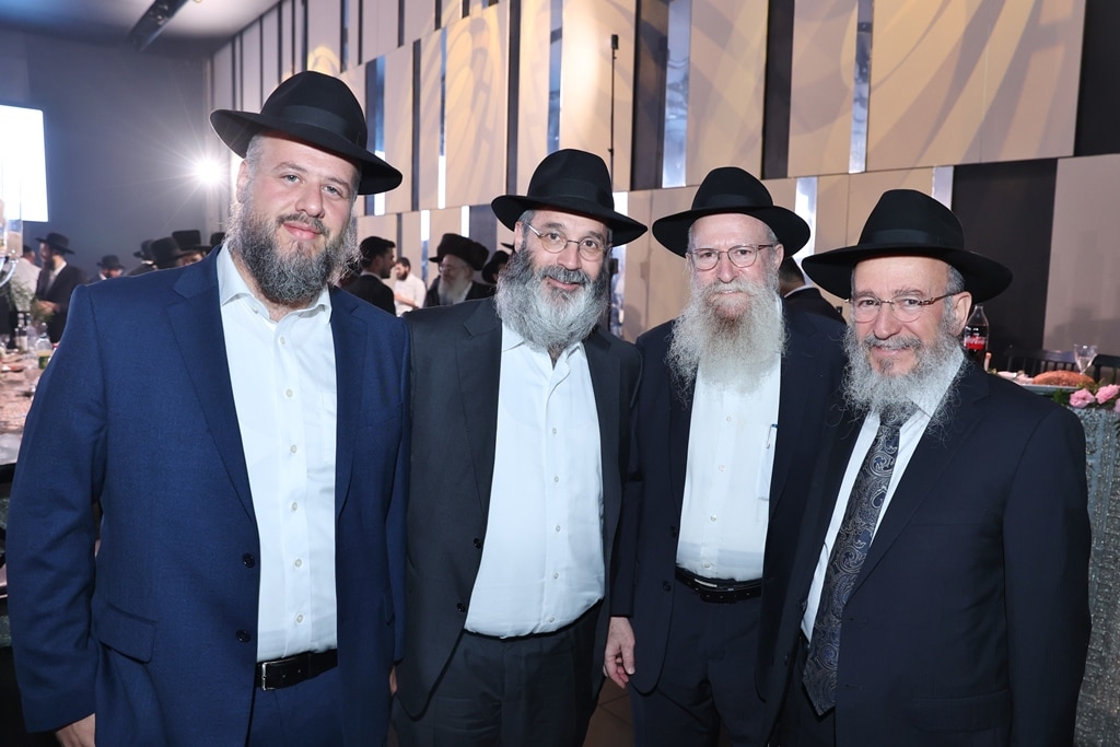 כולם התייצבו: שמחת נישואי בן הרב עם בת המנכ"ל