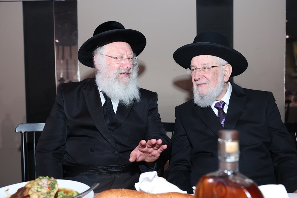 כולם התייצבו: שמחת נישואי בן הרב עם בת המנכ"ל