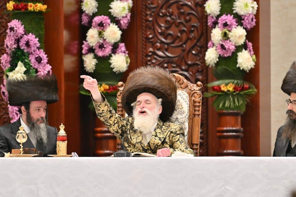 תיעוד ירוק מחג השבועות בחסידות ויז'ניץ