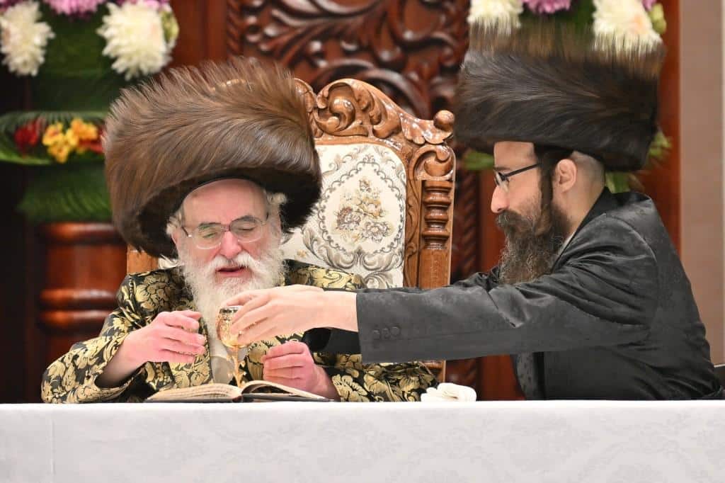 תיעוד ירוק מחג השבועות בחסידות ויז'ניץ