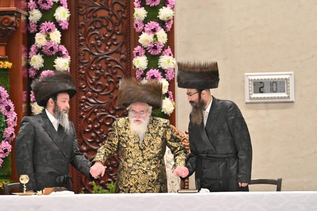 תיעוד ירוק מחג השבועות בחסידות ויז'ניץ