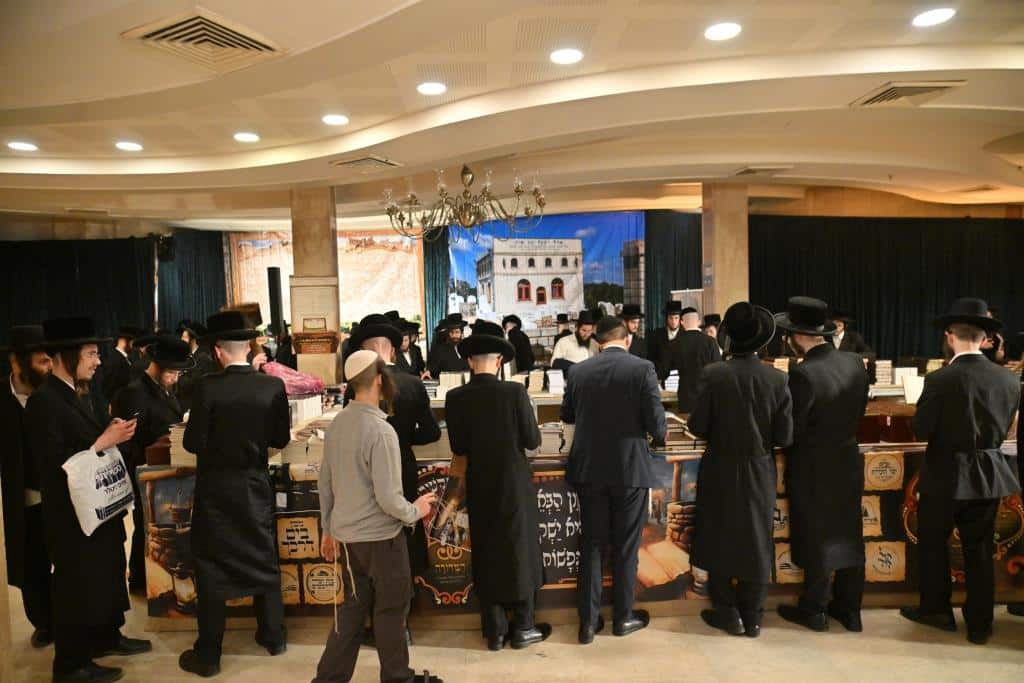 אלפים בהילולת הבעל שם טוב המרכזית בירושלים