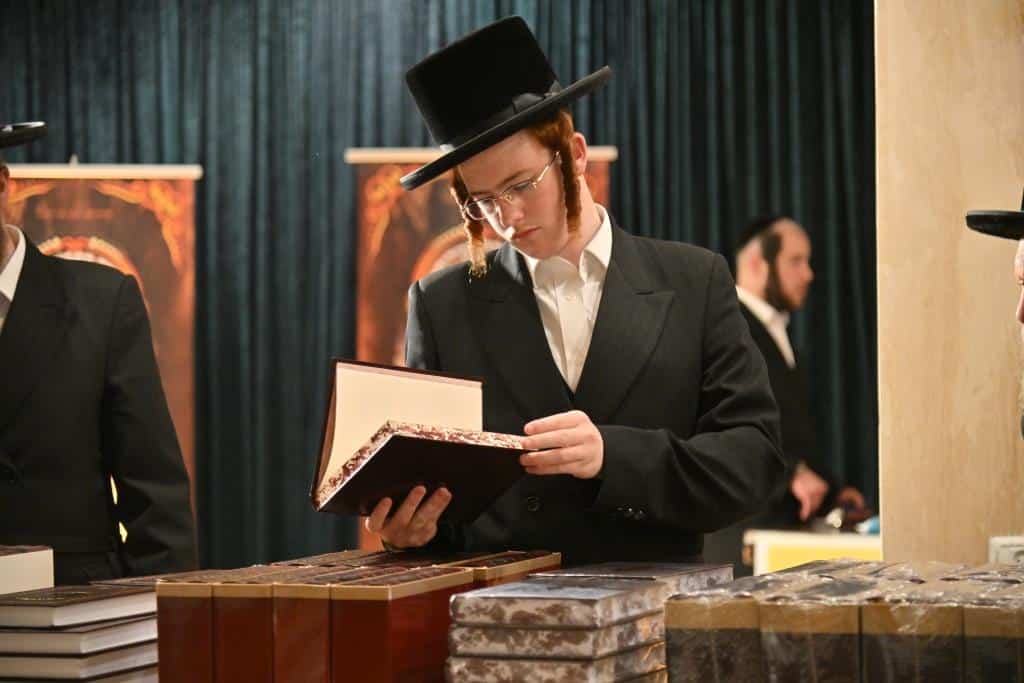 אלפים בהילולת הבעל שם טוב המרכזית בירושלים