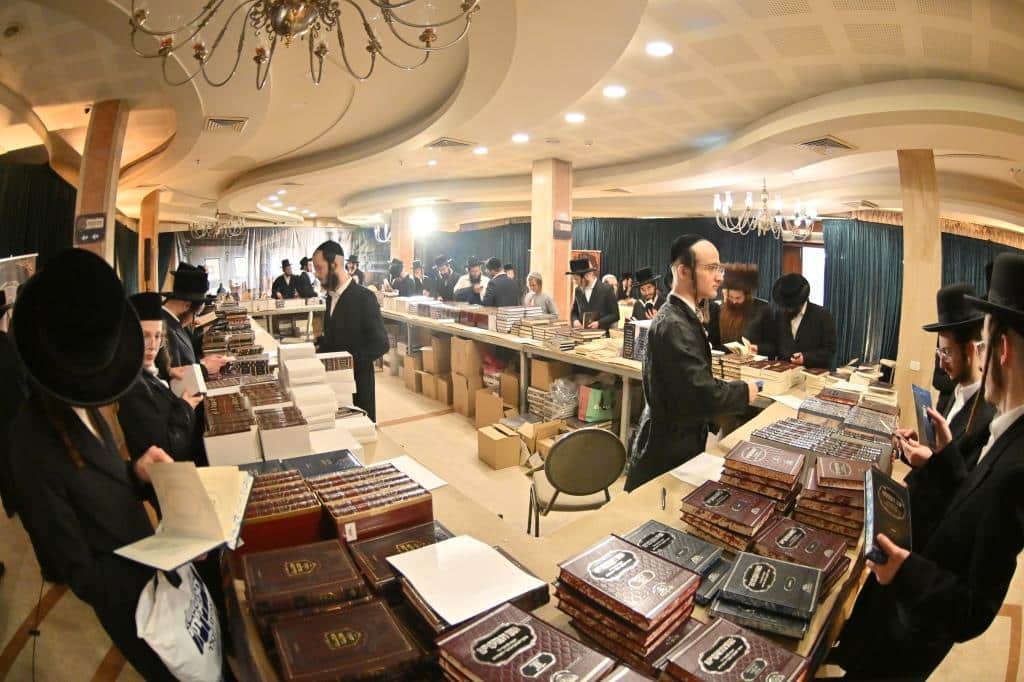 אלפים בהילולת הבעל שם טוב המרכזית בירושלים