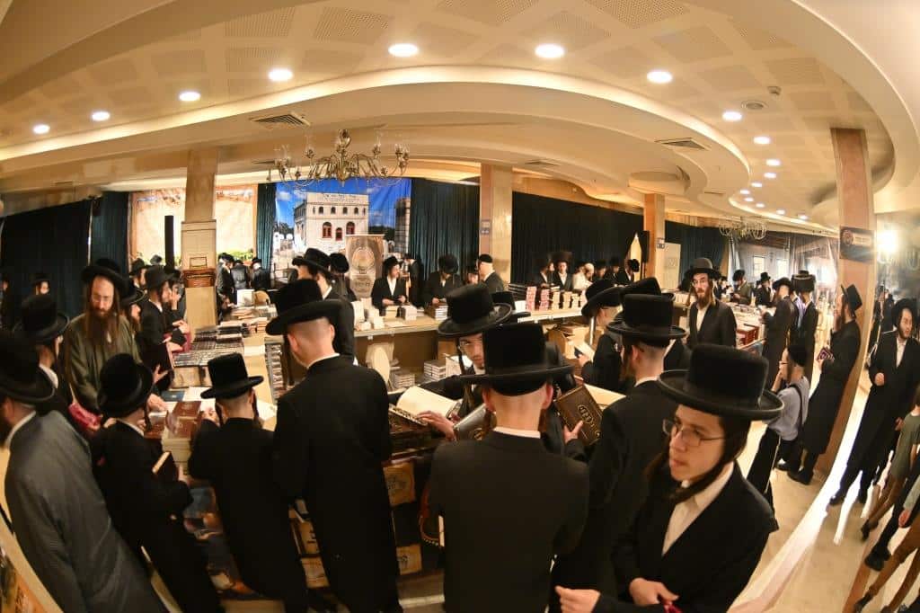 אלפים בהילולת הבעל שם טוב המרכזית בירושלים