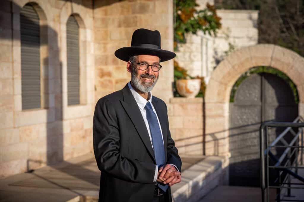 שבוע לבחירות: המועמדים לרבנות, הדילים והסיכויים • פרוייקט