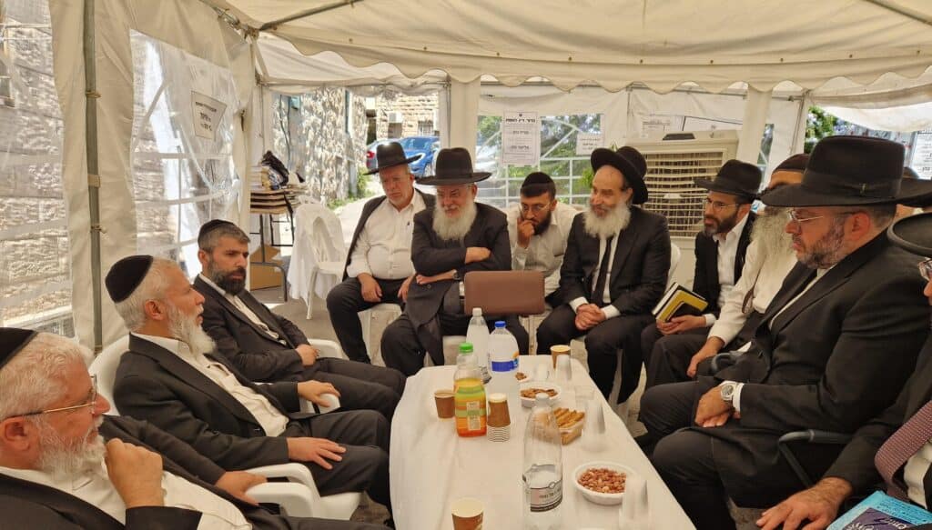 הרבנים ישבו שבעה, המונים בראשות גדולי ישראל עלו לנחם