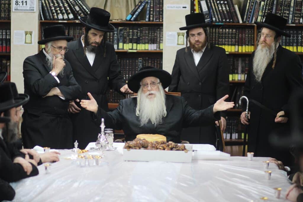 האדמו"ר מצאנז שליט"א בביקור בהיכל ישיבת שפע חיים