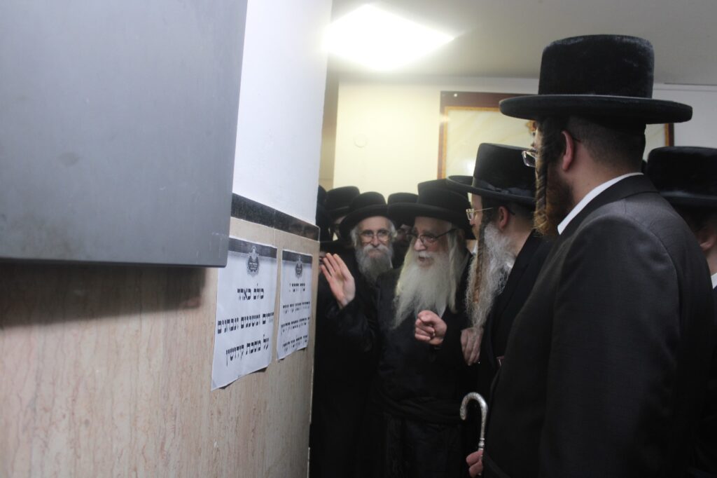 האדמו"ר מצאנז שליט"א בביקור בהיכל ישיבת שפע חיים